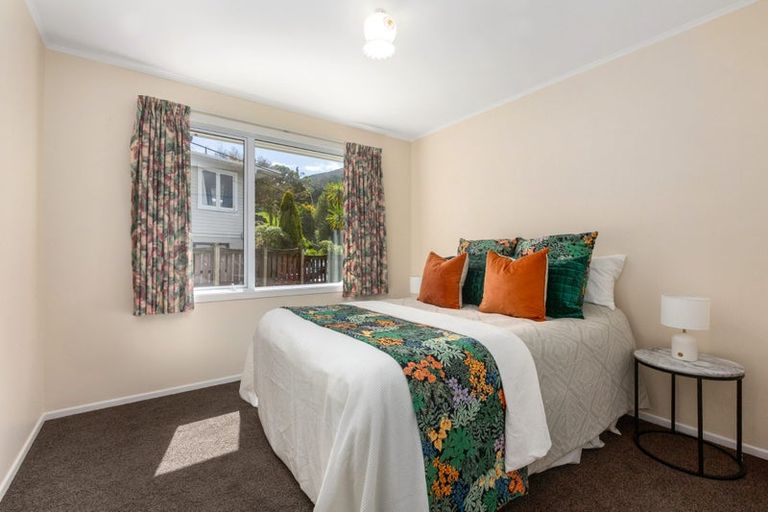 Photo of property in 105 Parkvale Road, Karori, Wellington, 6012