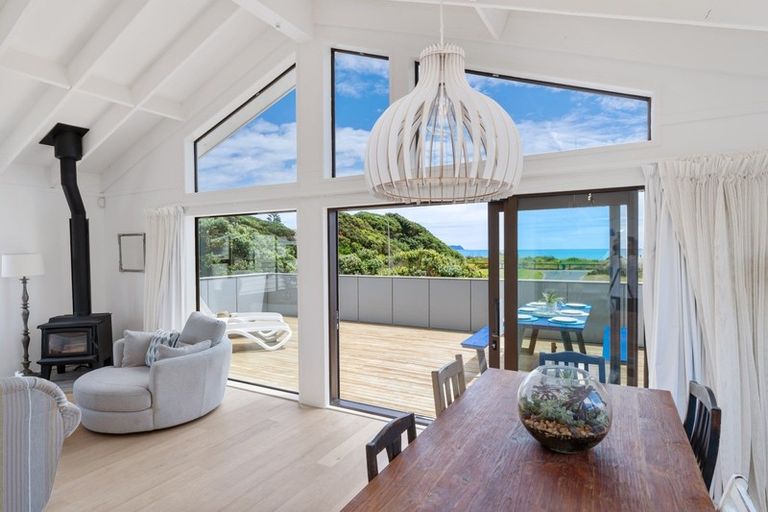 Photo of property in 106 Field Way, Waikanae Beach, Waikanae, 5036