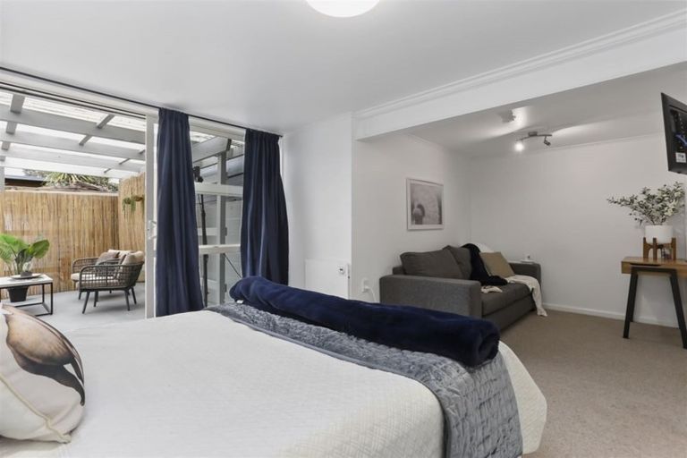 Photo of property in 43 Knightsbridge Drive, Forrest Hill, Auckland, 0620