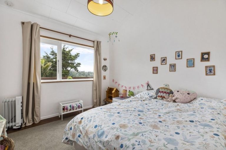 Photo of property in 74 Laingholm Drive, Laingholm, Auckland, 0604