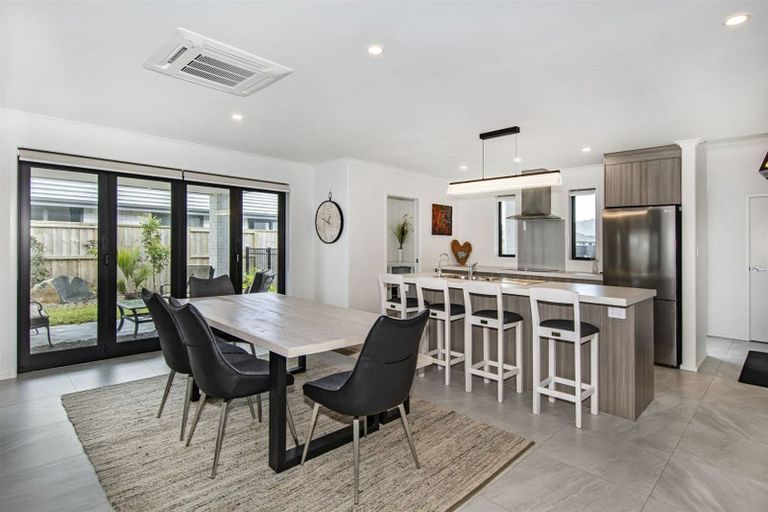 Photo of property in 30 Kitemaunga Avenue, One Tree Point, 0118