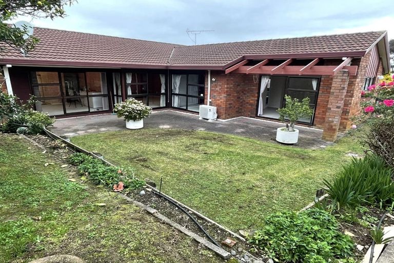 Photo of property in 5 Kookaburra Place, Botany Downs, Auckland, 2010