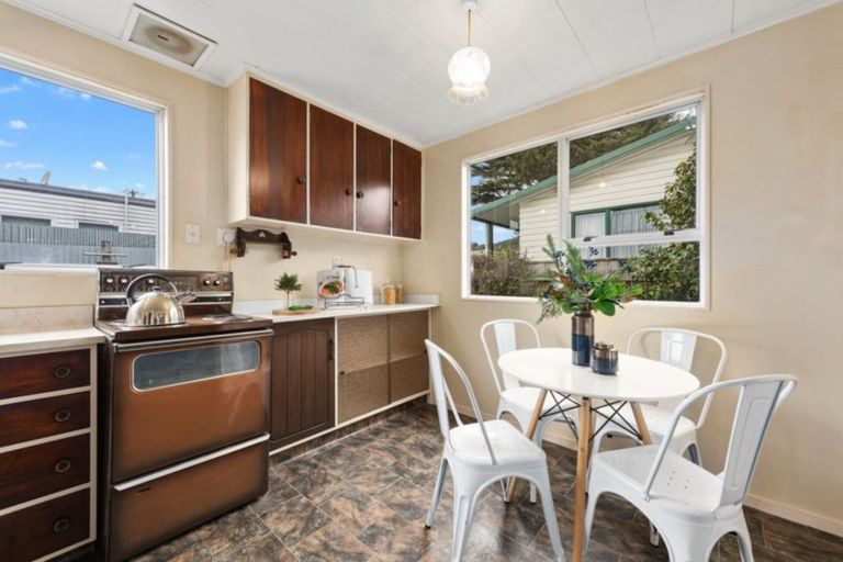 Photo of property in 5b Bracken Street, Wallaceville, Upper Hutt, 5018