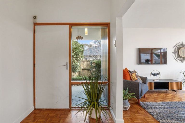 Photo of property in 394 Cashmere Road, Westmorland, Christchurch, 8025