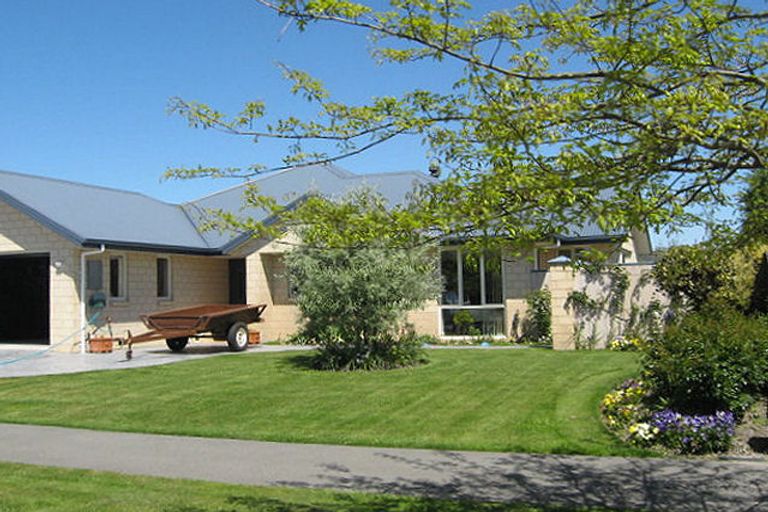 Photo of property in 28 Creedon Glen, Casebrook, Christchurch, 8051