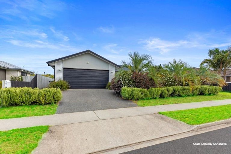 Photo of property in 16 Raiha Street, Papamoa Beach, Papamoa, 3118
