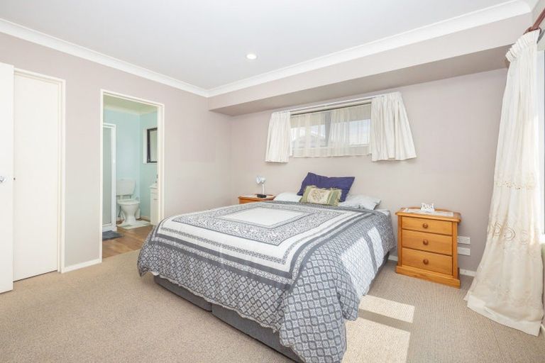 Photo of property in 24 Highgrove Drive, Grandview Heights, Hamilton, 3200