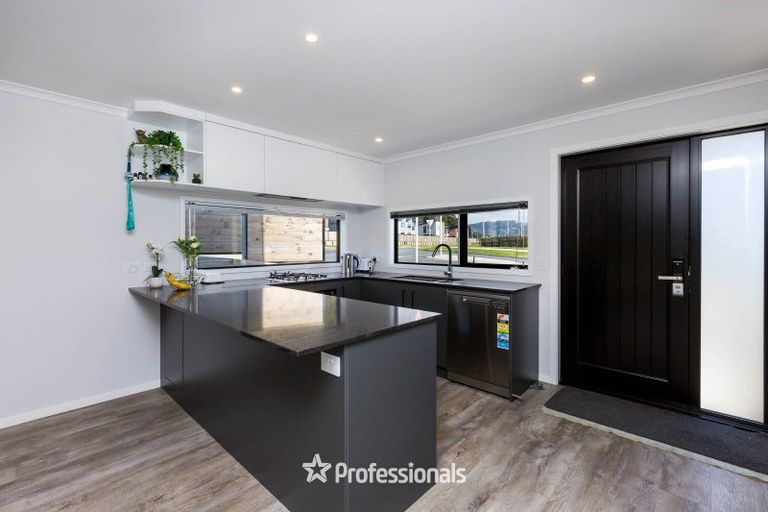 Photo of property in 2 Dahl Drive, Wallaceville, Upper Hutt, 5018