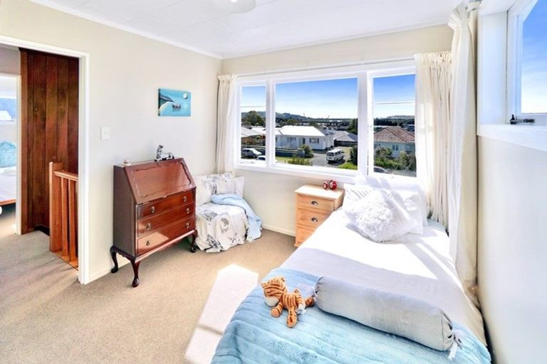 Photo of property in 30 Queen Street, Te Puke, 3119