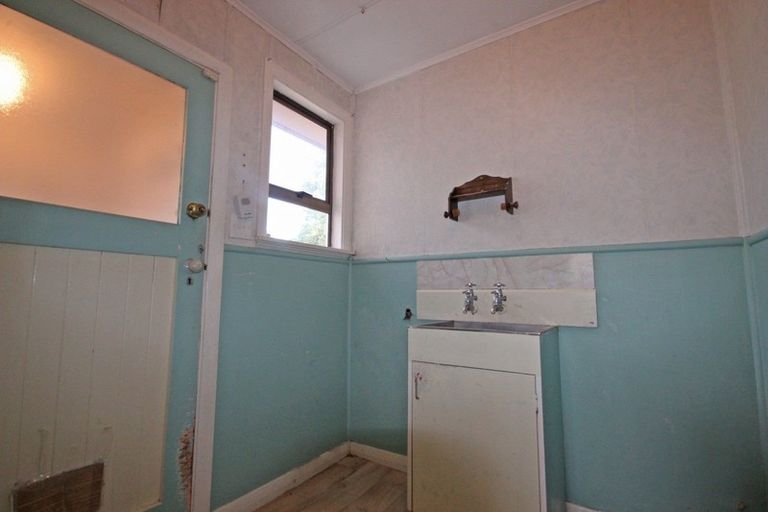 Photo of property in 11 Seddon Street, Takaro, Palmerston North, 4412