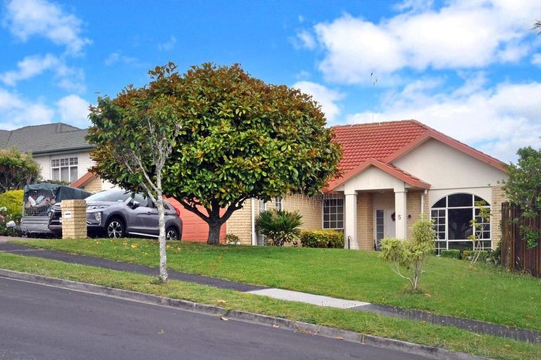 Photo of property in 5 Lorikeet Place, Unsworth Heights, Auckland, 0632
