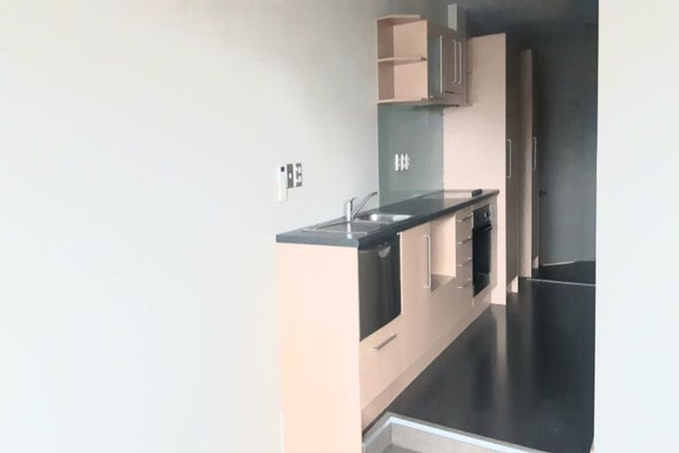 Photo of property in Stadium Garden Flats, 312/107 Thorndon Quay, Pipitea, Wellington, 6011