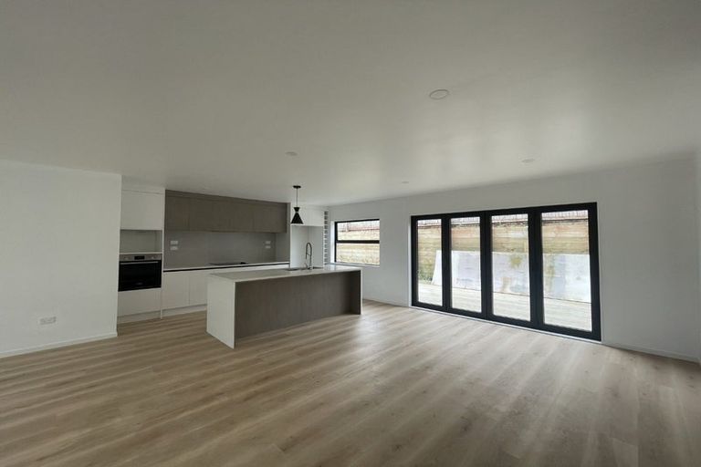 Photo of property in 103 Rangeview Road, Sunnyvale, Auckland, 0612