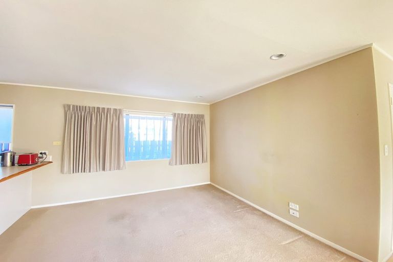 Photo of property in 38 West Fairway, Golflands, Auckland, 2013