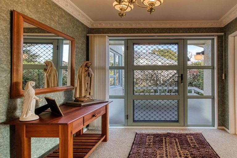 Photo of property in 3/42 Campbell Street, Havelock North, 4130