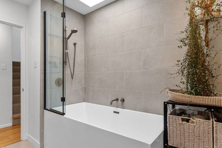 Photo of property in 9 Shalamar Drive, Cashmere, Christchurch, 8022