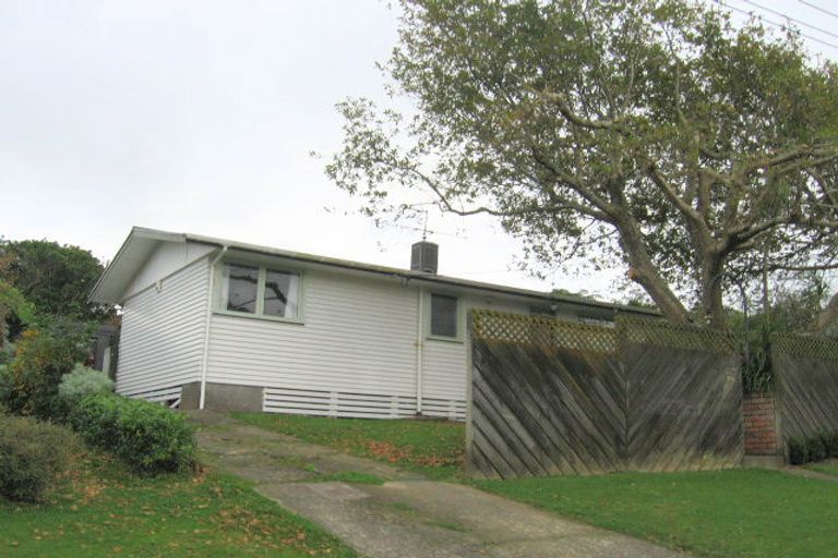 Photo of property in 23 Ranui Terrace, Tawa, Wellington, 5028