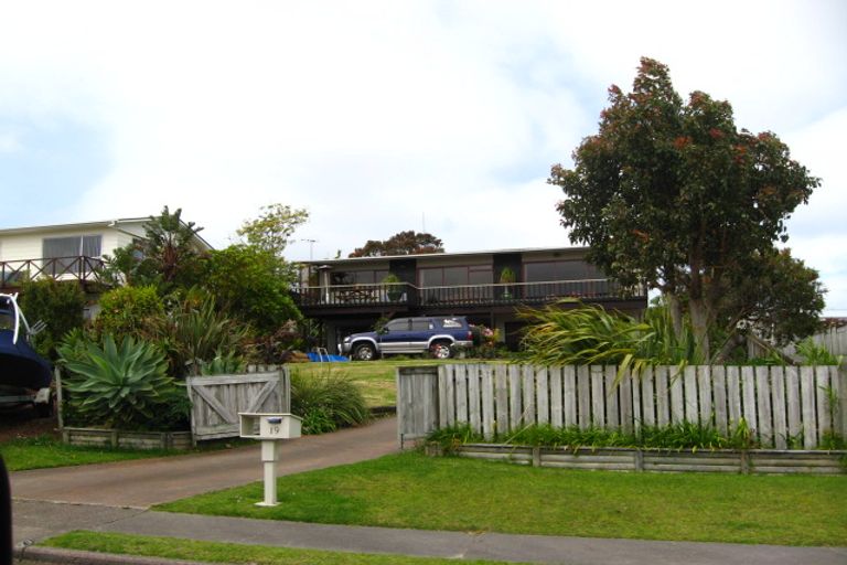 Photo of property in 17 Pacific Parade, Army Bay, Whangaparaoa, 0930