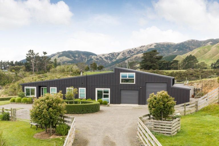 Photo of property in 165 Albert Road, Tokomaru, Palmerston North, 4474