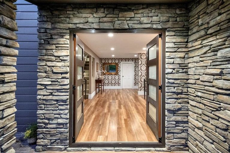 Photo of property in 23 Waipuia Place, Greenhithe, Auckland, 0632