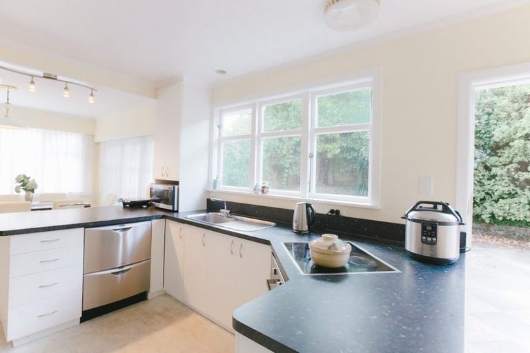 Photo of property in 12 Redwood Avenue, Tawa, Wellington, 5028