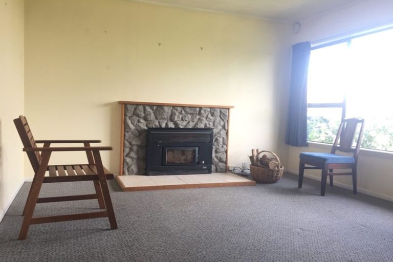 Photo of property in 9 Ward Crescent, Te Atatu Peninsula, Auckland, 0610
