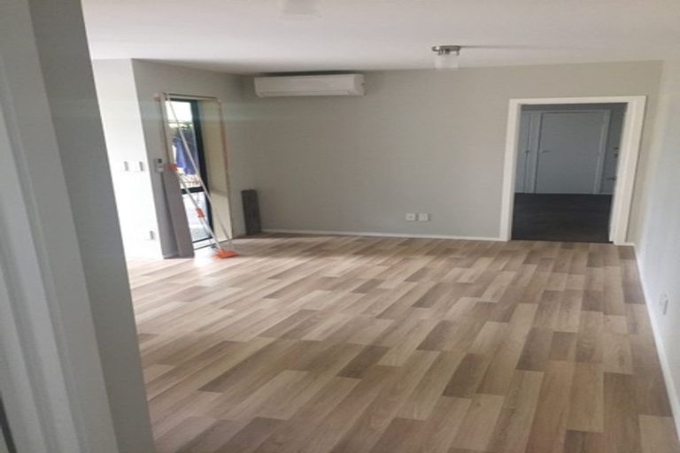 Photo of property in 1 Heaton Grove, Chatswood, Auckland, 0626