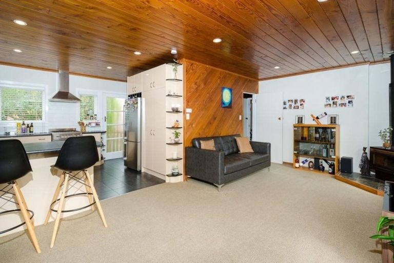 Photo of property in 1/141 Edmonton Road, Te Atatu South, Auckland, 0610