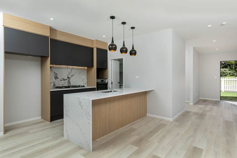 Photo of property in 45 Mcindoe Road, Kumeu, 0810