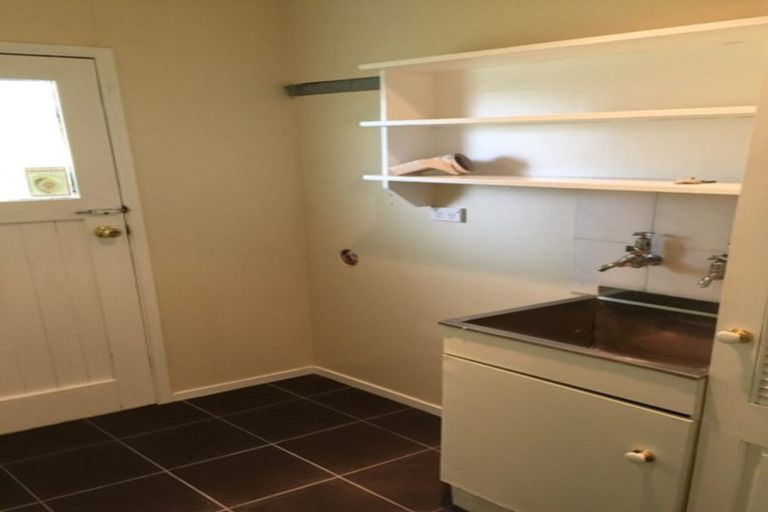 Photo of property in 1a Trojan Crescent, New Lynn, Auckland, 0600