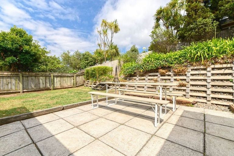 Photo of property in 6 Anchor Place, Beach Haven, Auckland, 0626