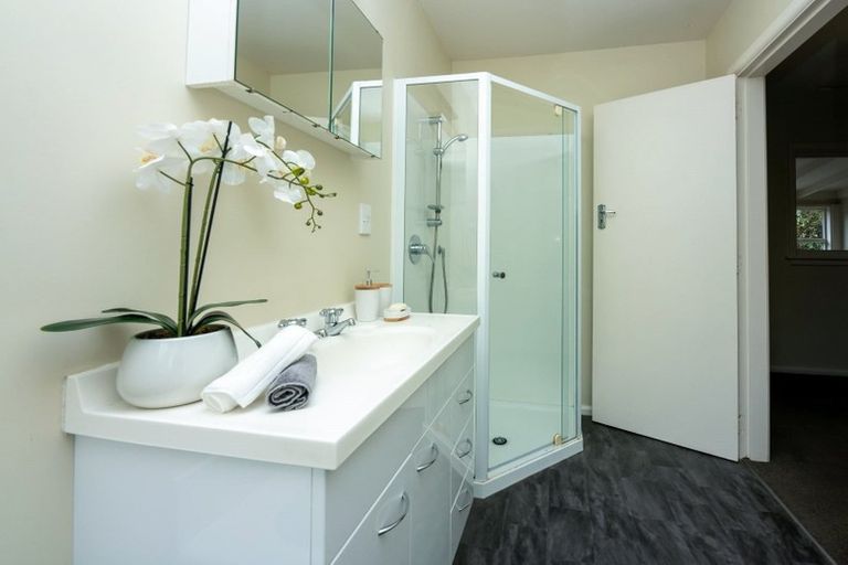 Photo of property in 147 Wairakei Road, Bryndwr, Christchurch, 8053