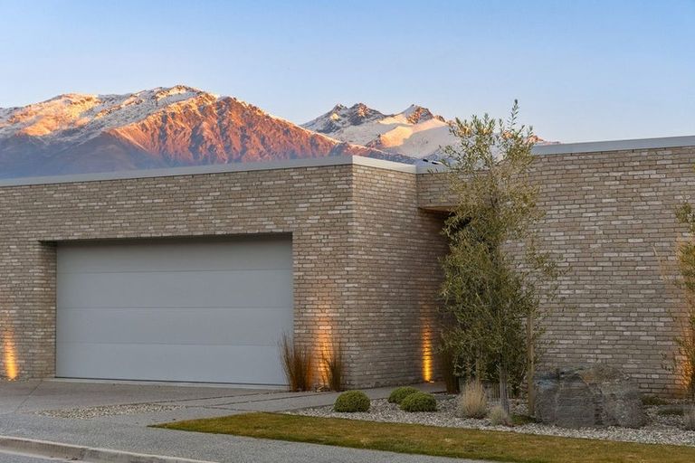 Photo of property in 16 Advance Terrace, Arrowtown, 9302