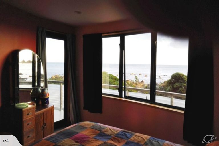 Photo of property in 166 The Esplanade, Houghton Bay, Wellington, 6023