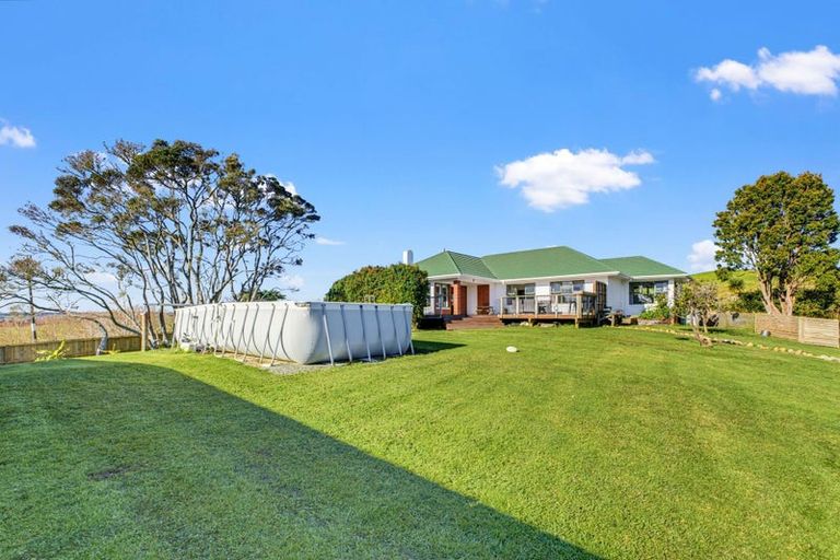 Photo of property in 161 Ranganui Road, Kaiwaka, 0573