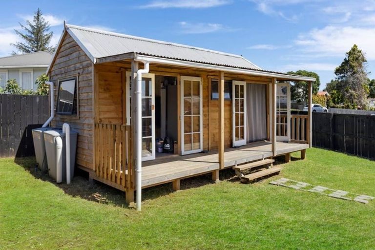 Photo of property in 24 Windmill Road, Pukekohe, 2120