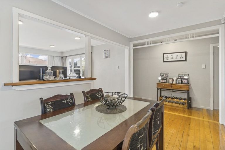 Photo of property in 16 Vera Road, Te Atatu South, Auckland, 0610