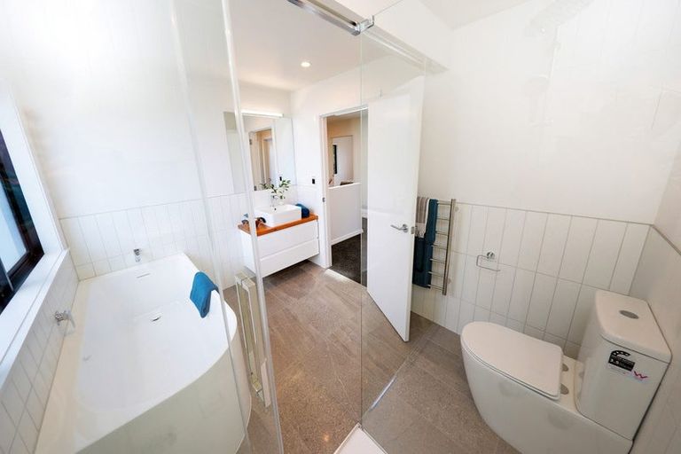 Photo of property in 354 The Esplanade, Island Bay, Wellington, 6023