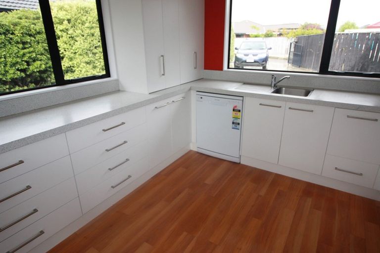 Photo of property in 17 Cleveland Heights, Kelvin Grove, Palmerston North, 4414