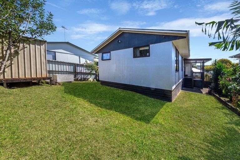 Photo of property in 2/10 Nearco Street, Randwick Park, Auckland, 2105