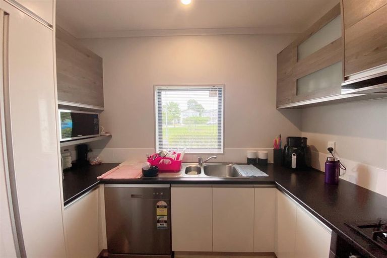 Photo of property in 32 Tutuwhatu Crescent, Weymouth, Auckland, 2103