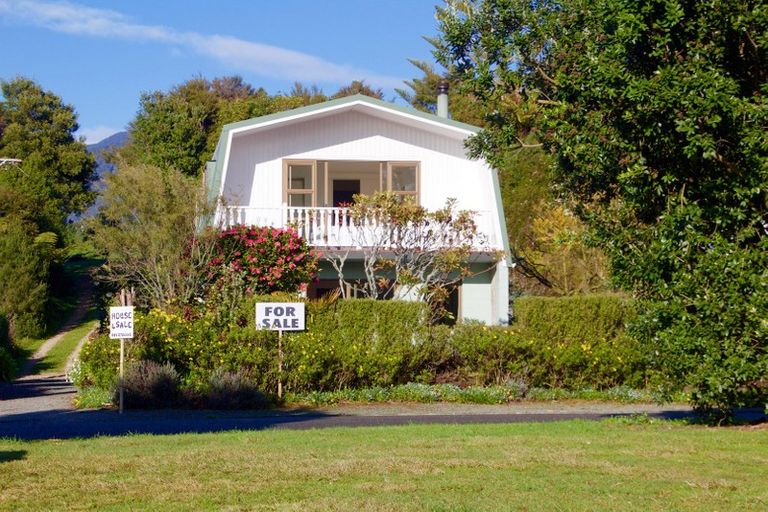 Photo of property in 283 Patons Rock Road, Patons Rock, Takaka, 7182