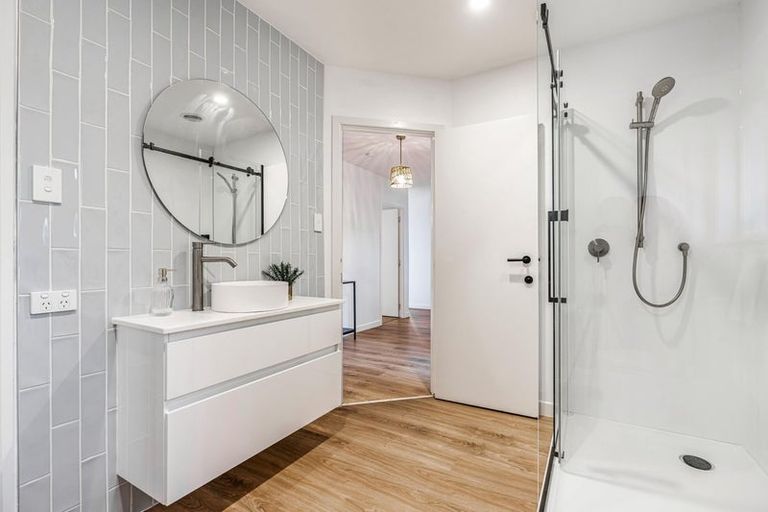 Photo of property in 243a Glengarry Road, Glen Eden, Auckland, 0602