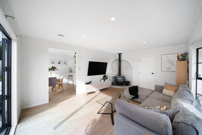 Photo of property in 6 Crestlands Place, Papakura, 2110