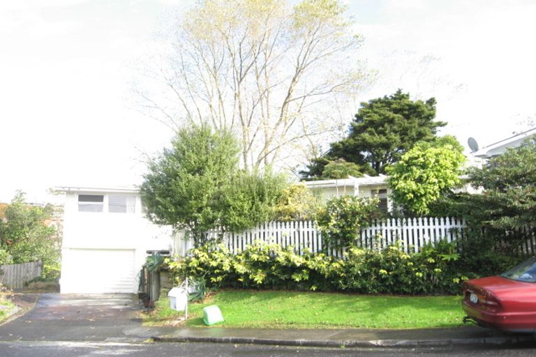 Photo of property in 27 Colmar Road, Mellons Bay, Auckland, 2014