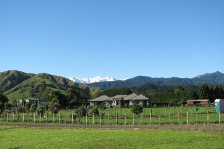 Photo of property in 88 Pohutukawa Drive, Levin, 5571