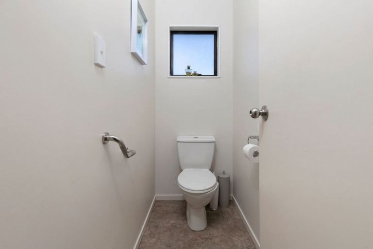 Photo of property in 2/39 Browns Bay Road, Browns Bay, Auckland, 0630