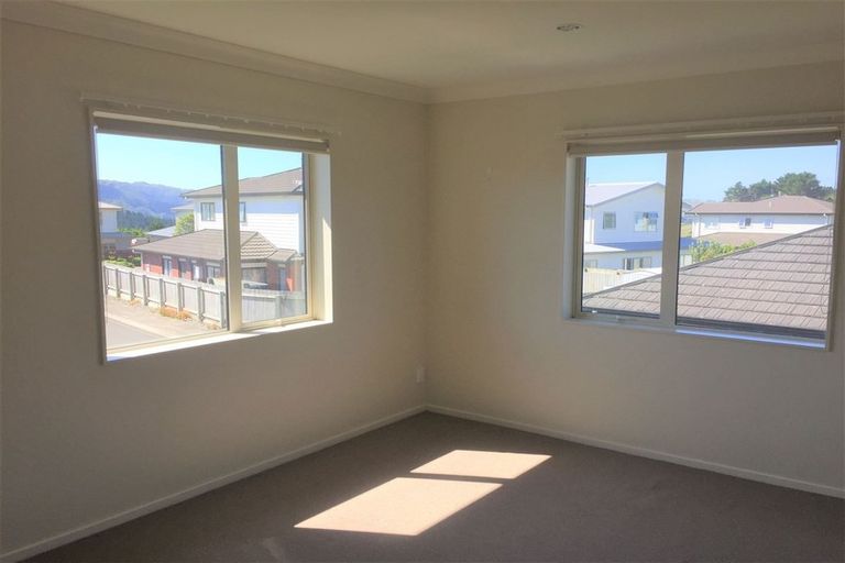 Photo of property in 242 Mark Avenue, Grenada Village, Wellington, 6037