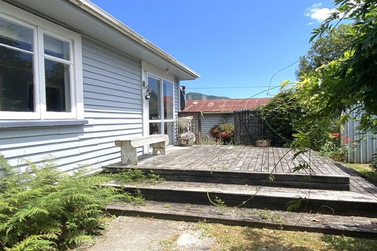 Photo of property in 61 Inverness Street, Dunollie, Runanga, 7803