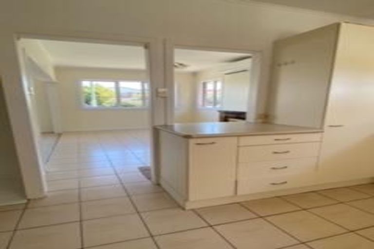 Photo of property in 185 Te Atatu Road, Te Atatu South, Auckland, 0610